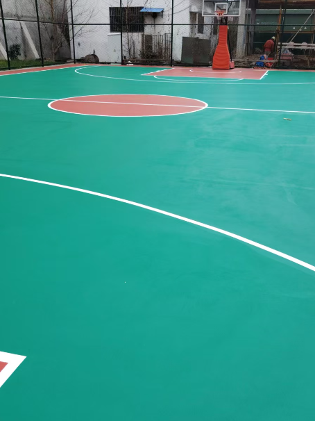 进贤 球场长期使用易出现地面开裂